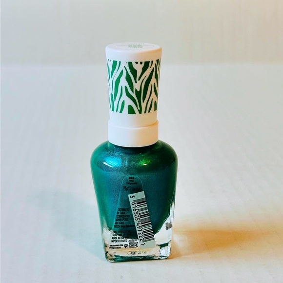 DVF for Target x Sally Hansen Miracle Gel 932 Moss Turquoise Nail Polish - Picture 4 of 8